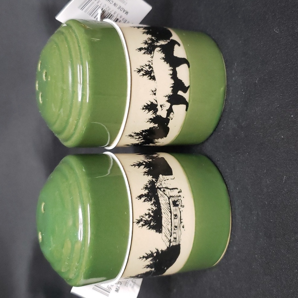 Young's NWT Bear and Cabin Salt and Pepper Shakers